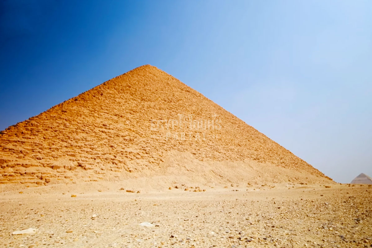 Why It Called the Red Pyramid - Egypt Tours Portal