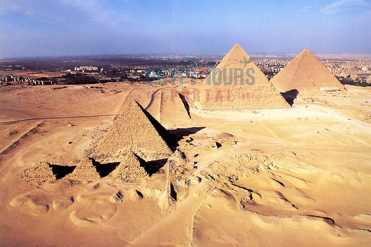 Pyramids in the Giza Pyramids Complex - Egypt Tours Portal