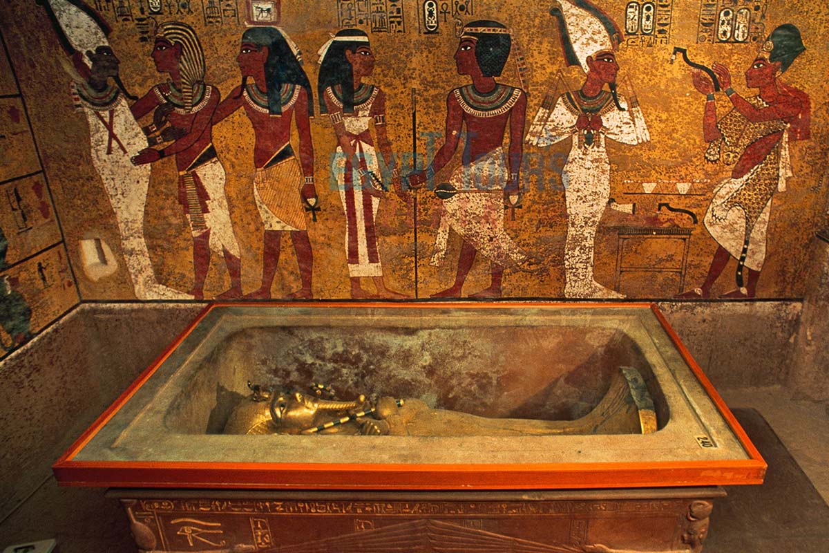 Tutankamun in the Ancient Egyptian Sarcophagus - Egypt Tours Portal