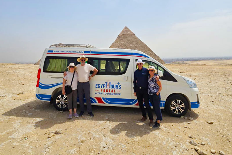 egypt tours portal clients at giza pyramids