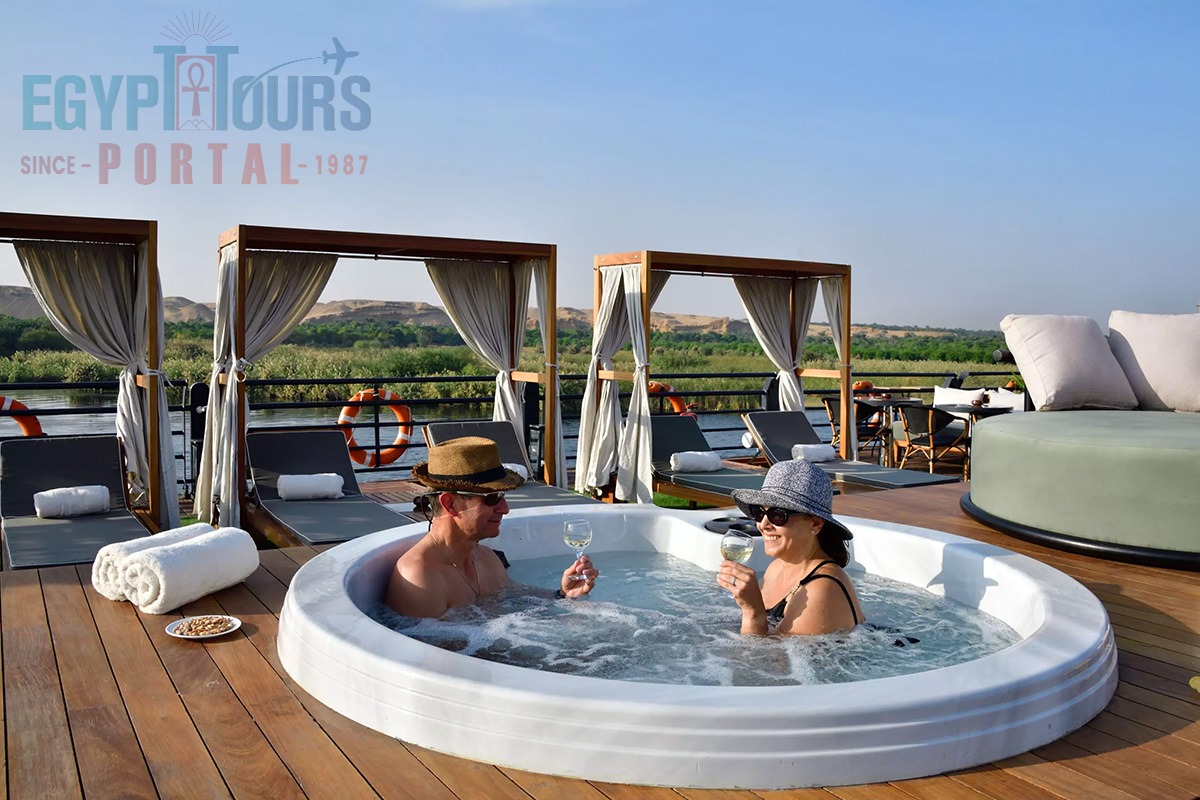 Relax onbaord the Cruise - Egypt Tours Portal.jpg